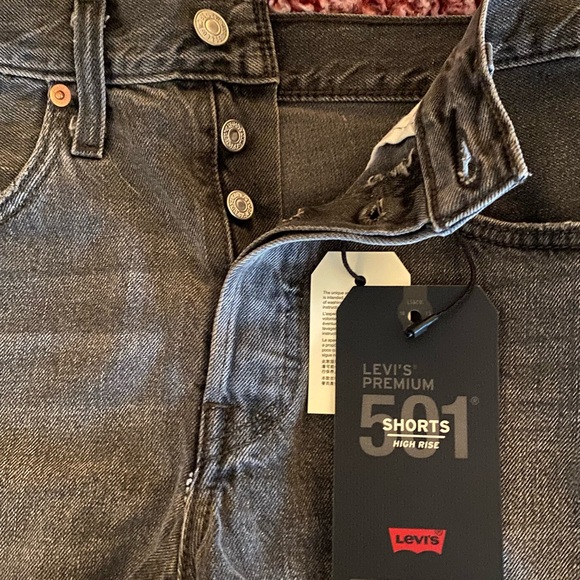 Levi’s high rise shorts - Picture 4 of 4